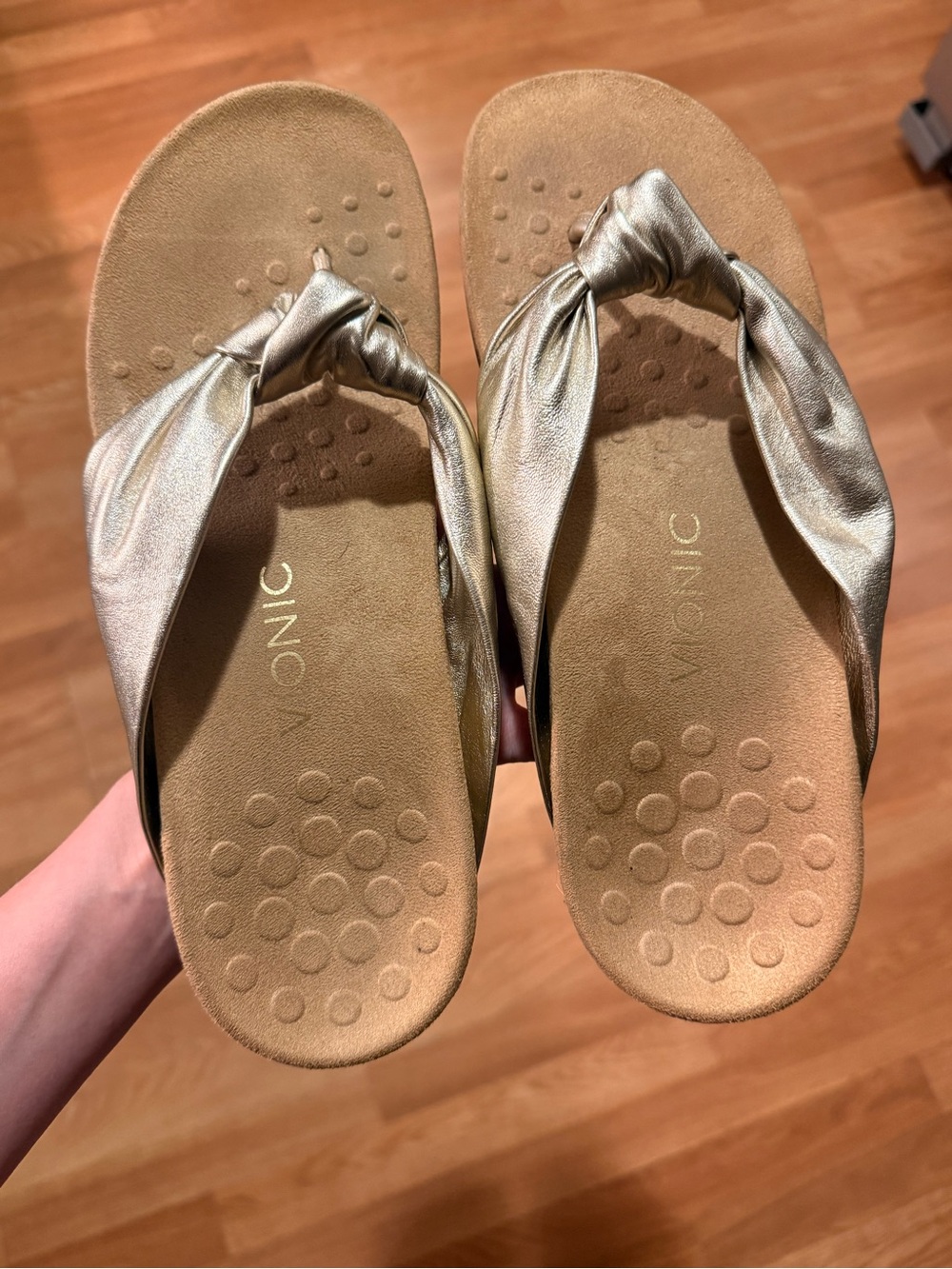 Vionic Metallic Gold Twist-Knot Thong Sandals 9